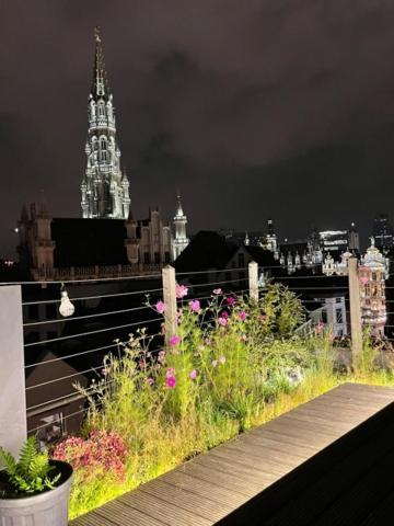 Duplex dernier étage avec terasse à deux pas de la grand place Bruxelas Exterior foto