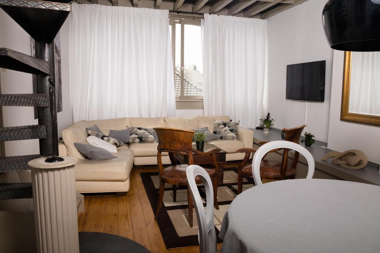 Duplex dernier étage avec terasse à deux pas de la grand place Bruxelas Exterior foto